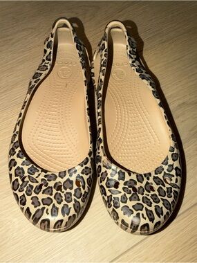 Crocs Women's Kadee Leopard Print Ballet Flats Size 8